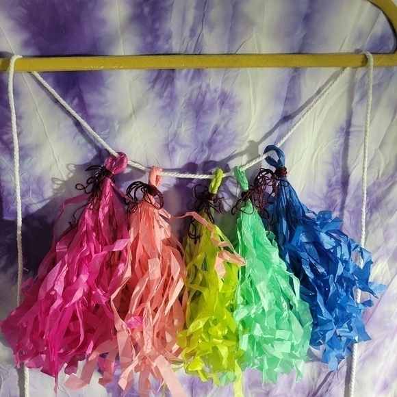 NEW Handmade 5 Color Tissue Paper Tassel Garland Multicolored Size Is 7 Feet - Picture 1 of 9